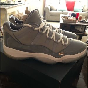 Jordan 11 // Low Cool Grey